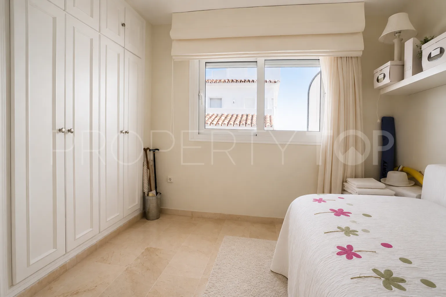 For sale duplex with 3 bedrooms in Elviria