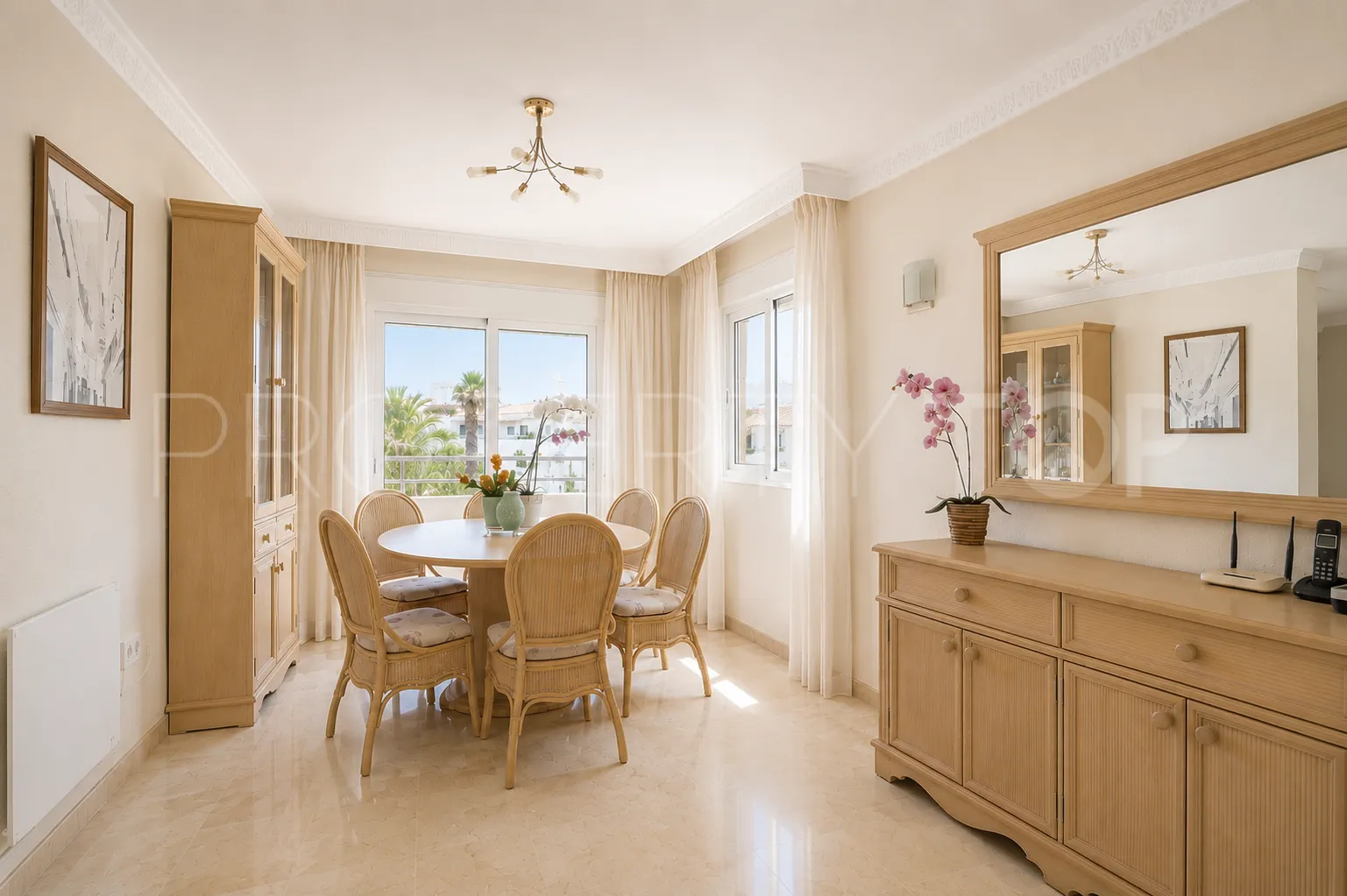 For sale duplex with 3 bedrooms in Elviria