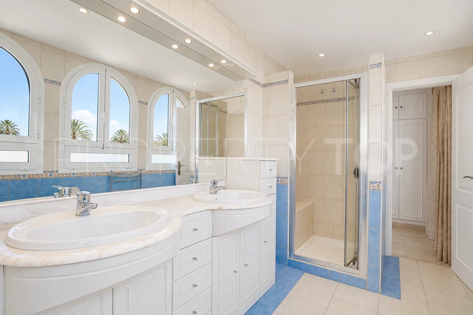 For sale duplex with 3 bedrooms in Elviria