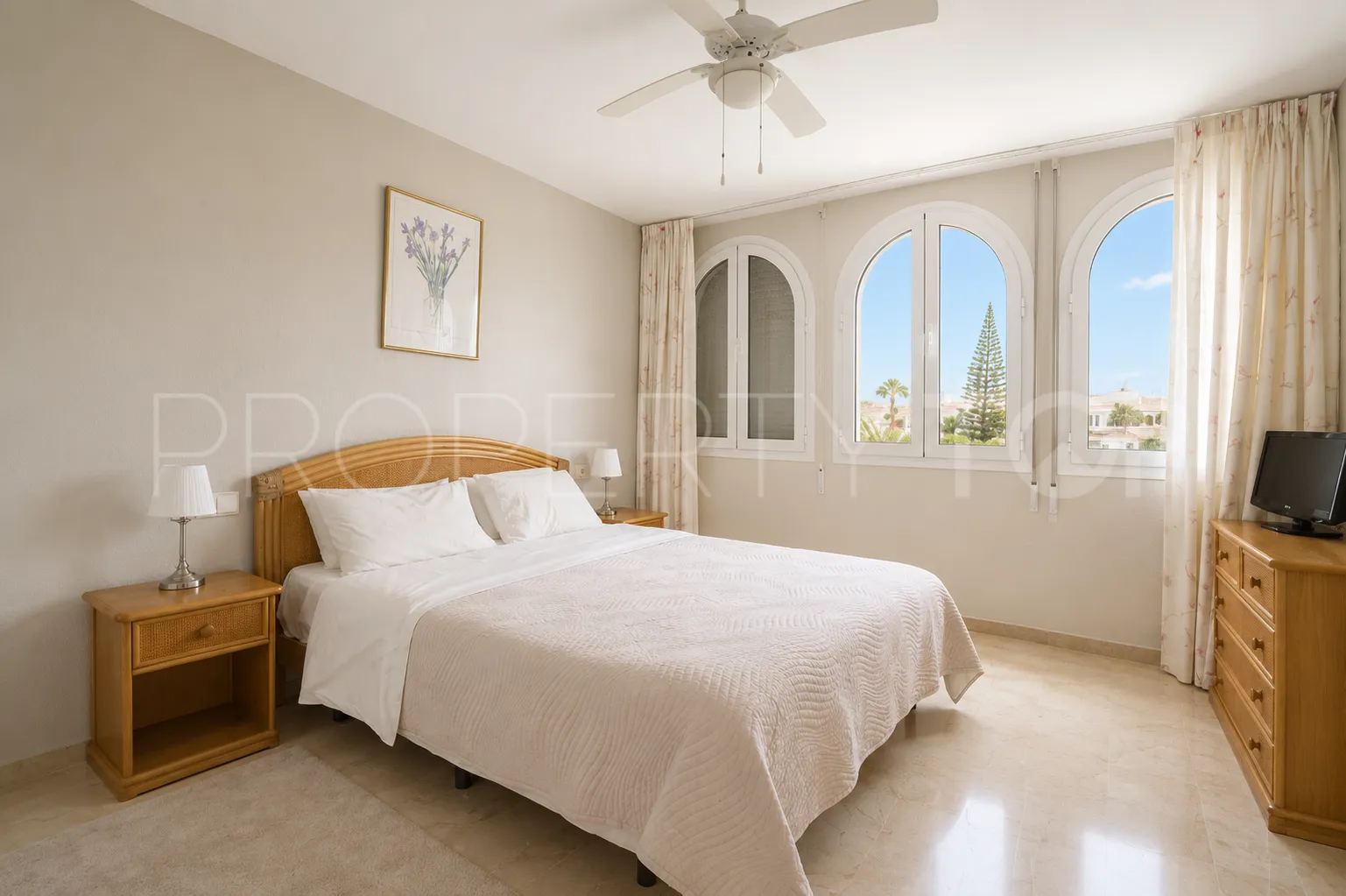 For sale duplex with 3 bedrooms in Elviria