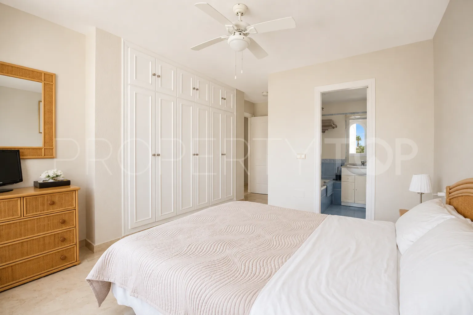 For sale duplex with 3 bedrooms in Elviria