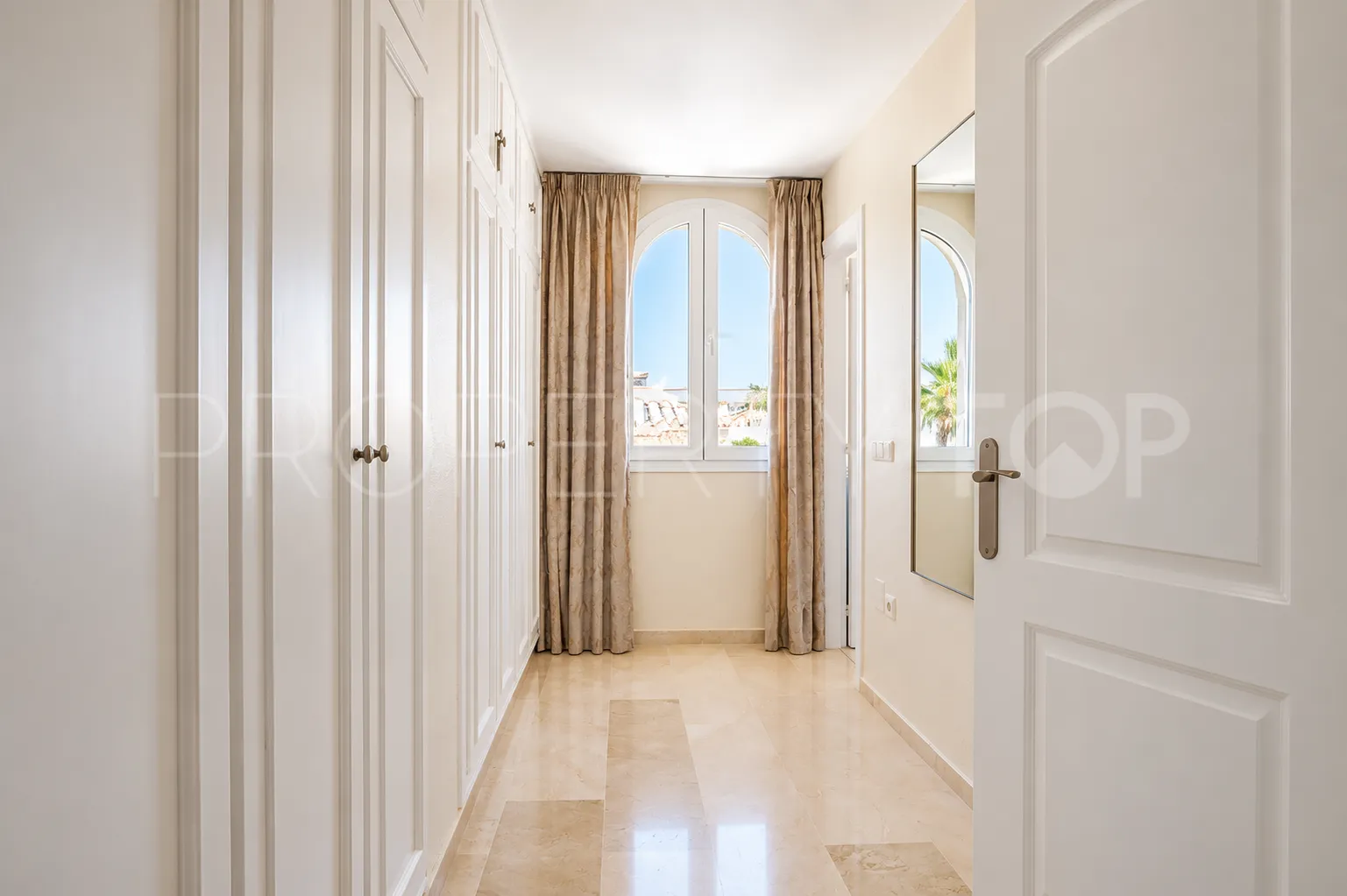 For sale duplex with 3 bedrooms in Elviria