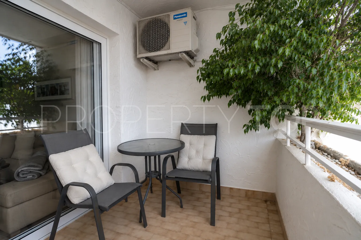 For sale duplex with 3 bedrooms in Elviria