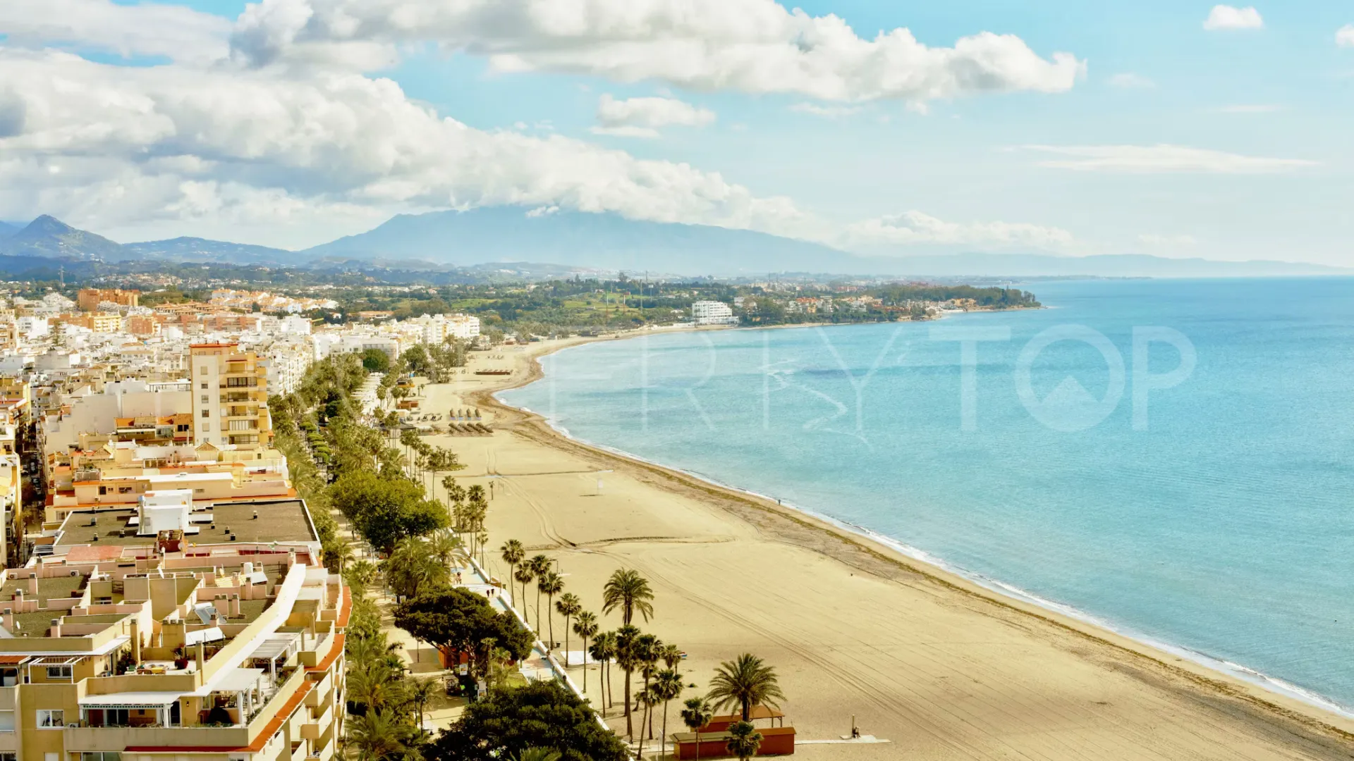 For sale duplex penthouse in Aloha with 2 bedrooms