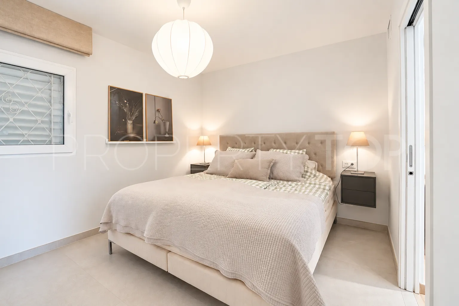 For sale duplex penthouse in Aloha with 2 bedrooms