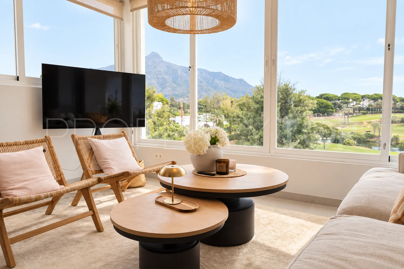 For sale duplex penthouse in Aloha with 2 bedrooms