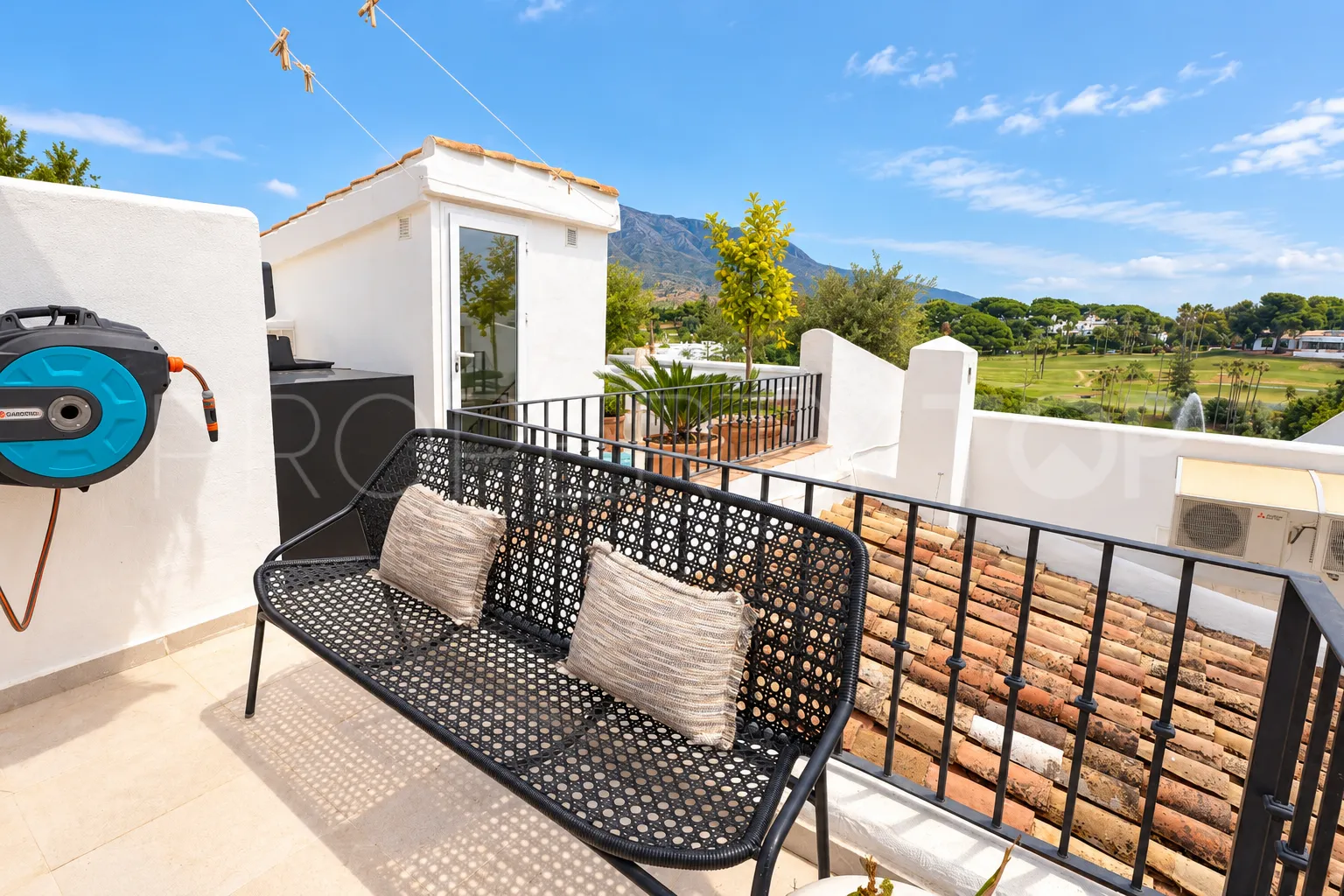 For sale duplex penthouse in Aloha with 2 bedrooms