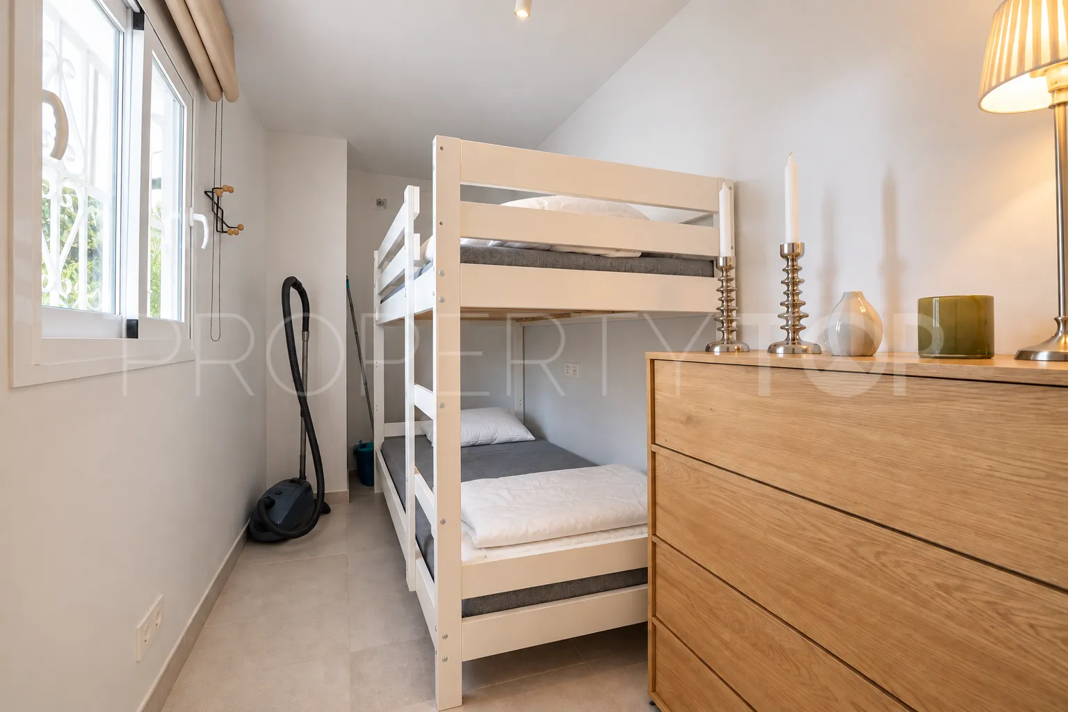 For sale duplex penthouse in Aloha with 2 bedrooms