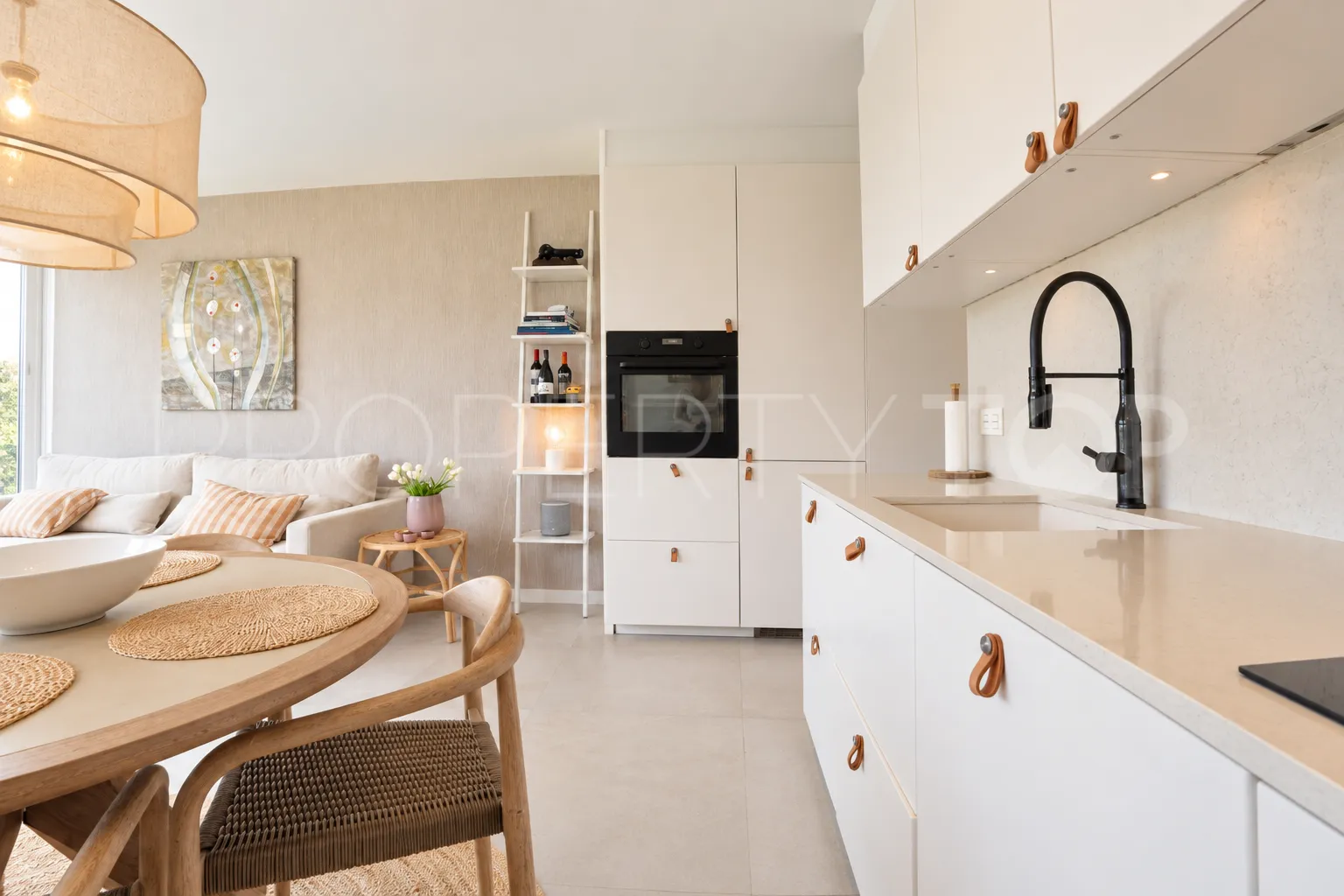 For sale duplex penthouse in Aloha with 2 bedrooms