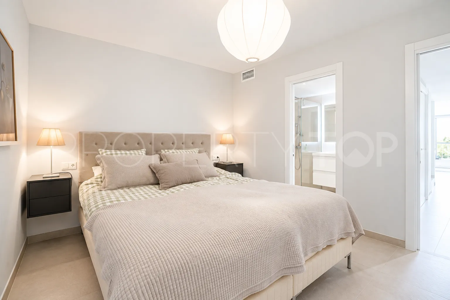 For sale duplex penthouse in Aloha with 2 bedrooms
