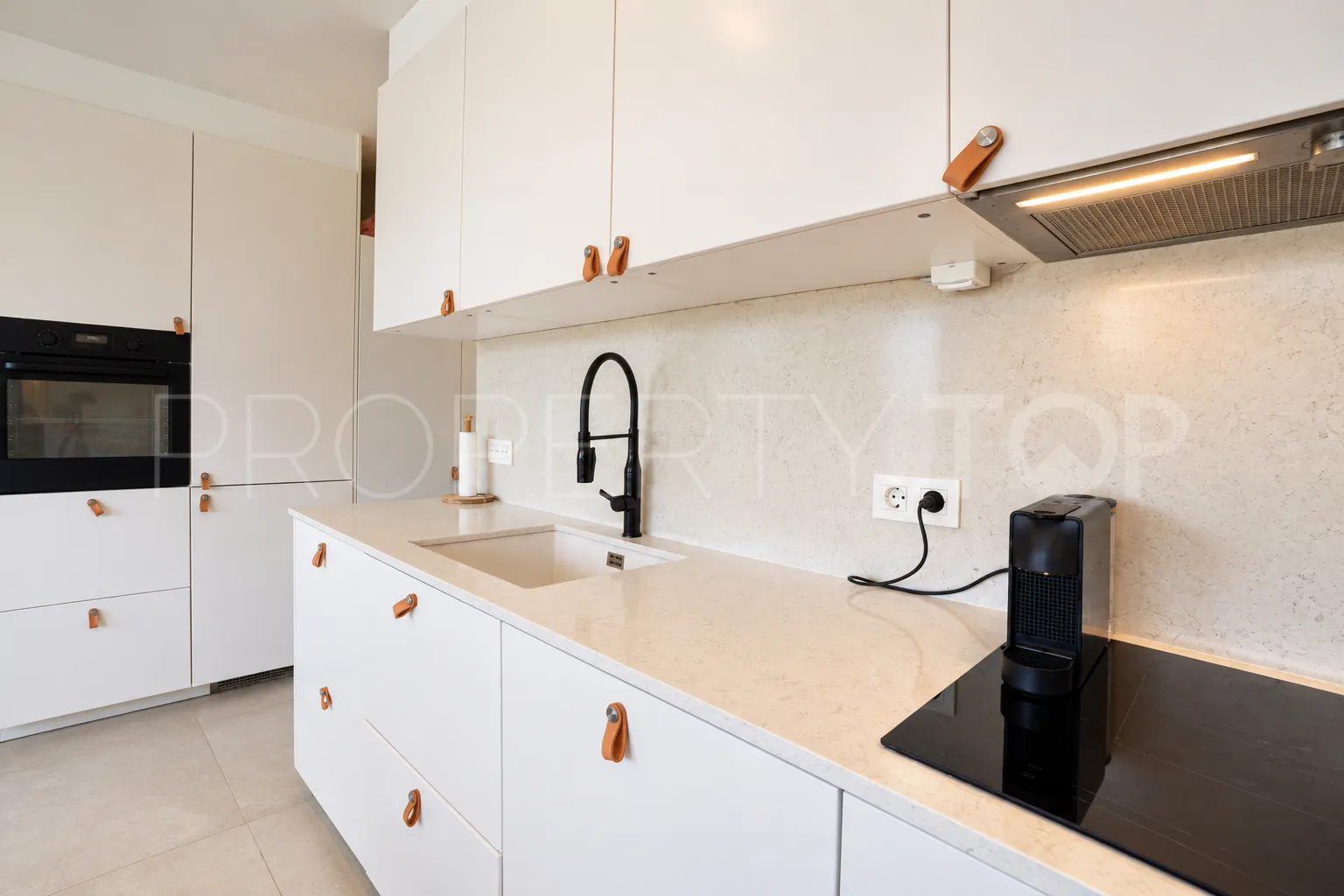 For sale duplex penthouse in Aloha with 2 bedrooms