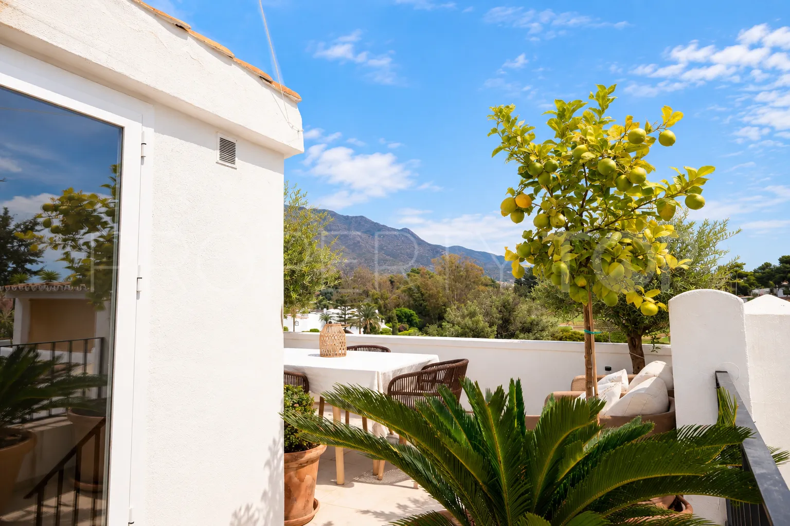 For sale duplex penthouse in Aloha with 2 bedrooms