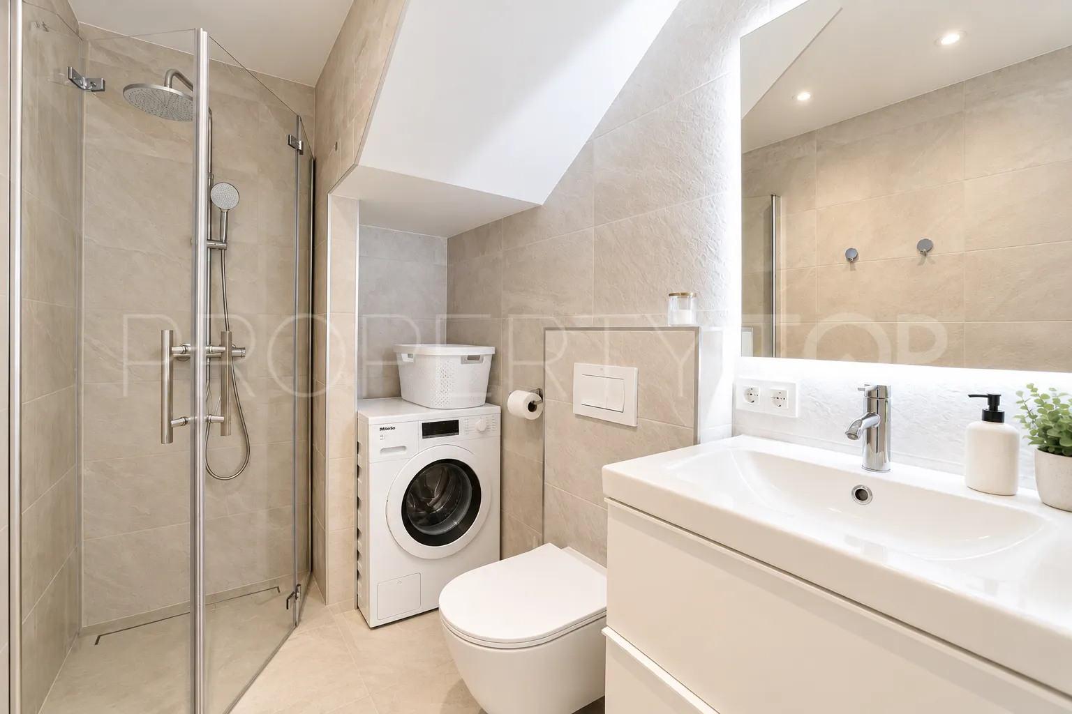 For sale duplex penthouse in Aloha with 2 bedrooms
