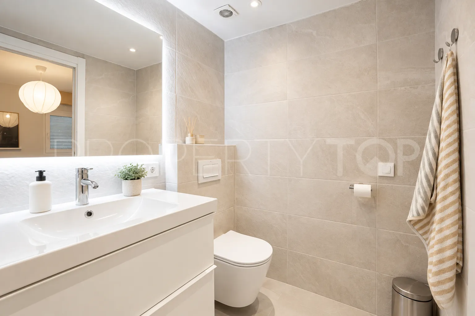 For sale duplex penthouse in Aloha with 2 bedrooms