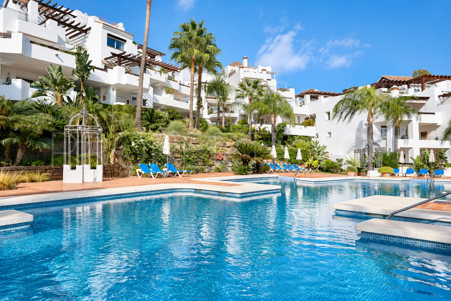 Apartamento planta baja en venta en Nueva Andalucia