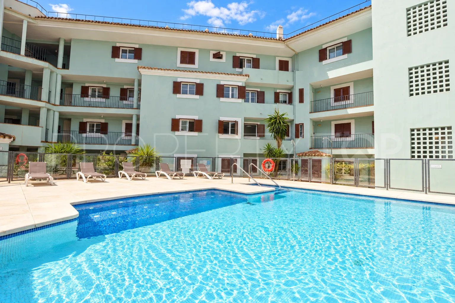 For sale apartment with 3 bedrooms in Sotogrande Puerto Deportivo