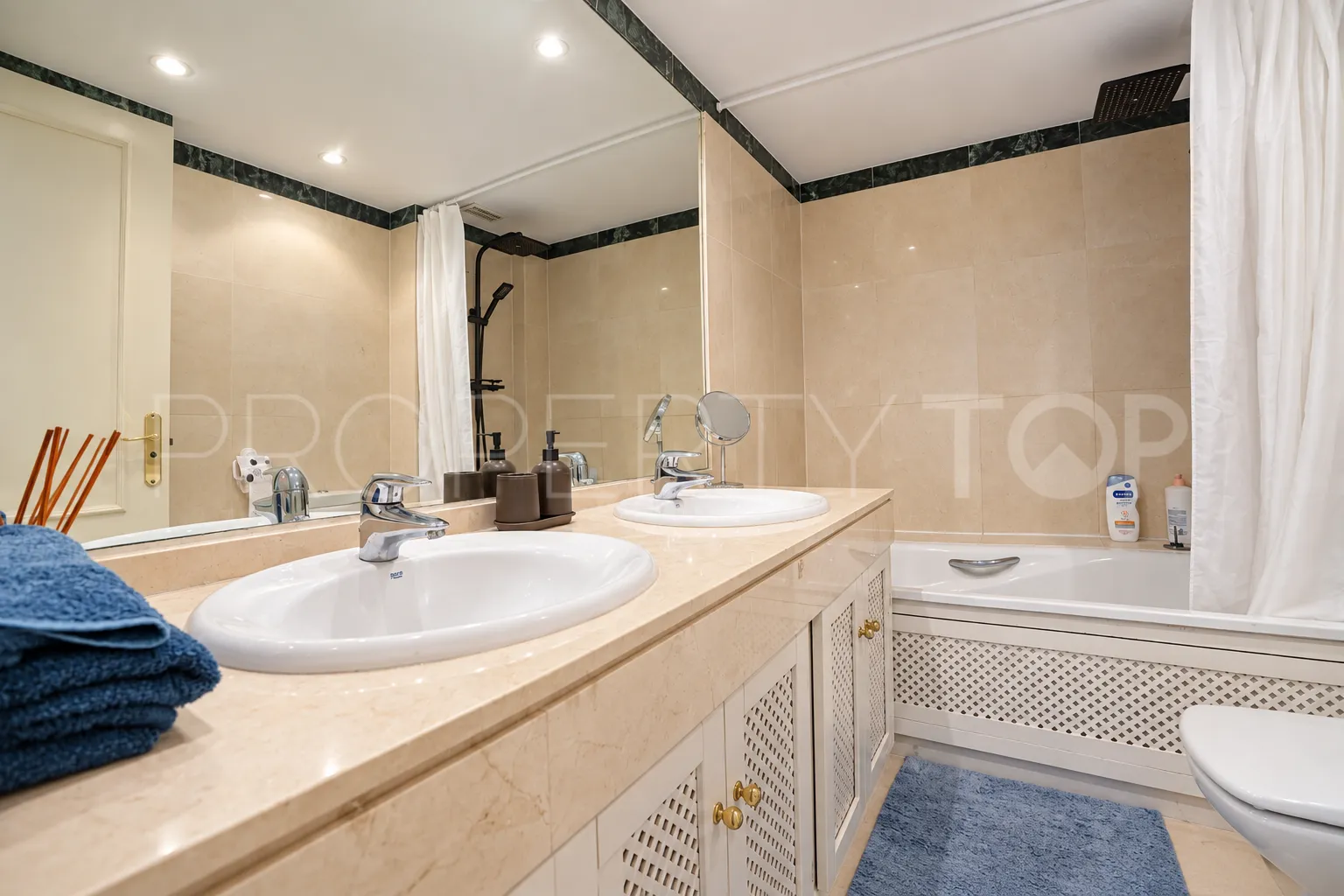 For sale apartment with 3 bedrooms in Sotogrande Puerto Deportivo