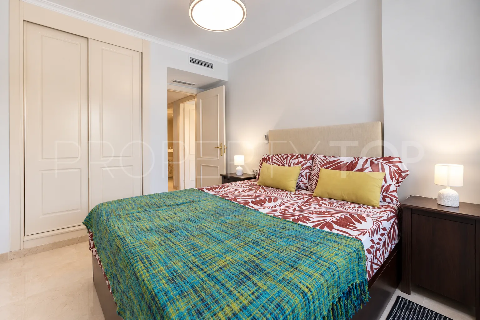 For sale apartment with 3 bedrooms in Sotogrande Puerto Deportivo