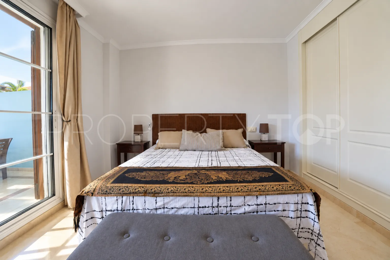 For sale apartment with 3 bedrooms in Sotogrande Puerto Deportivo