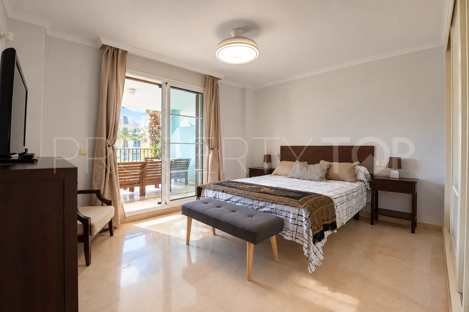 For sale apartment with 3 bedrooms in Sotogrande Puerto Deportivo