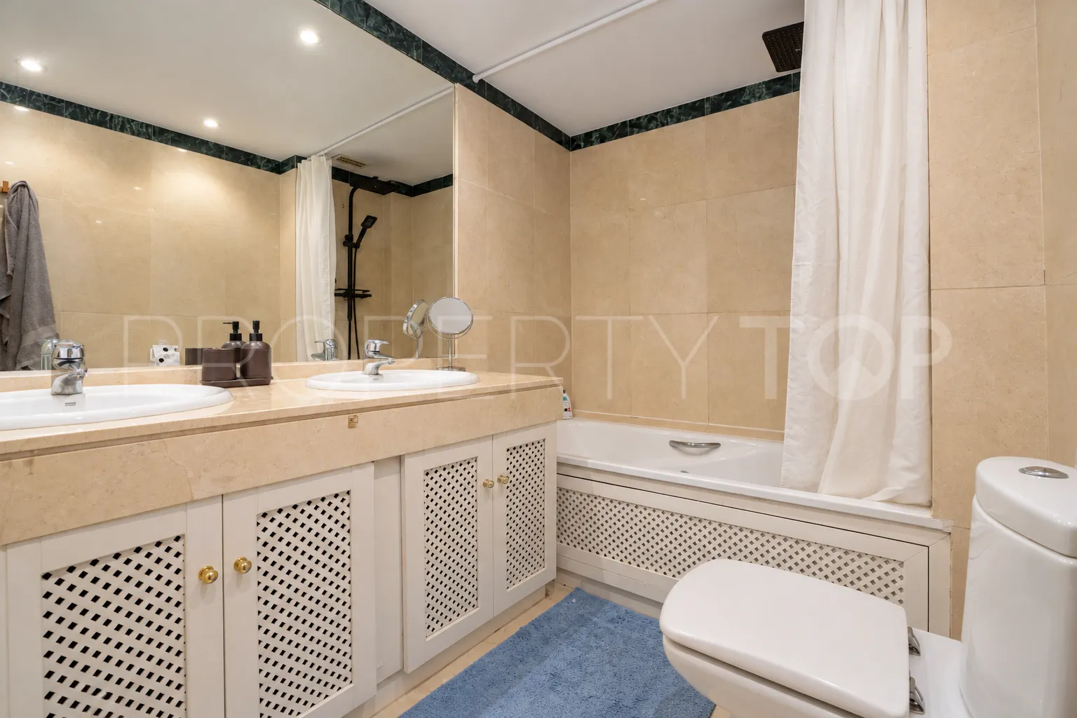 For sale apartment with 3 bedrooms in Sotogrande Puerto Deportivo