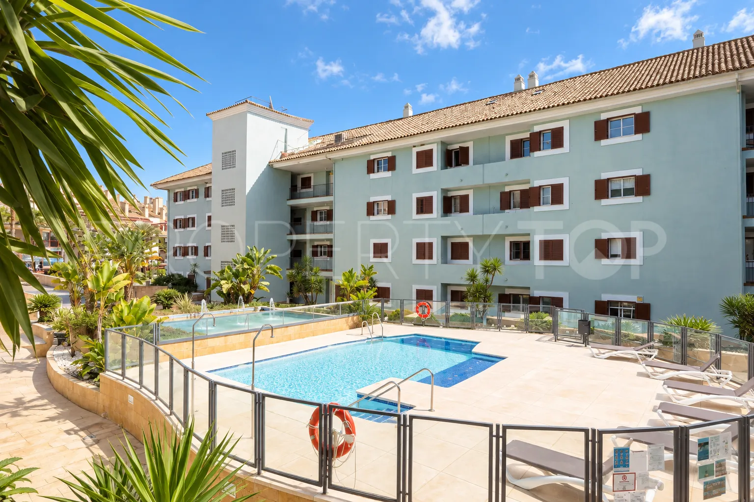 For sale apartment with 3 bedrooms in Sotogrande Puerto Deportivo