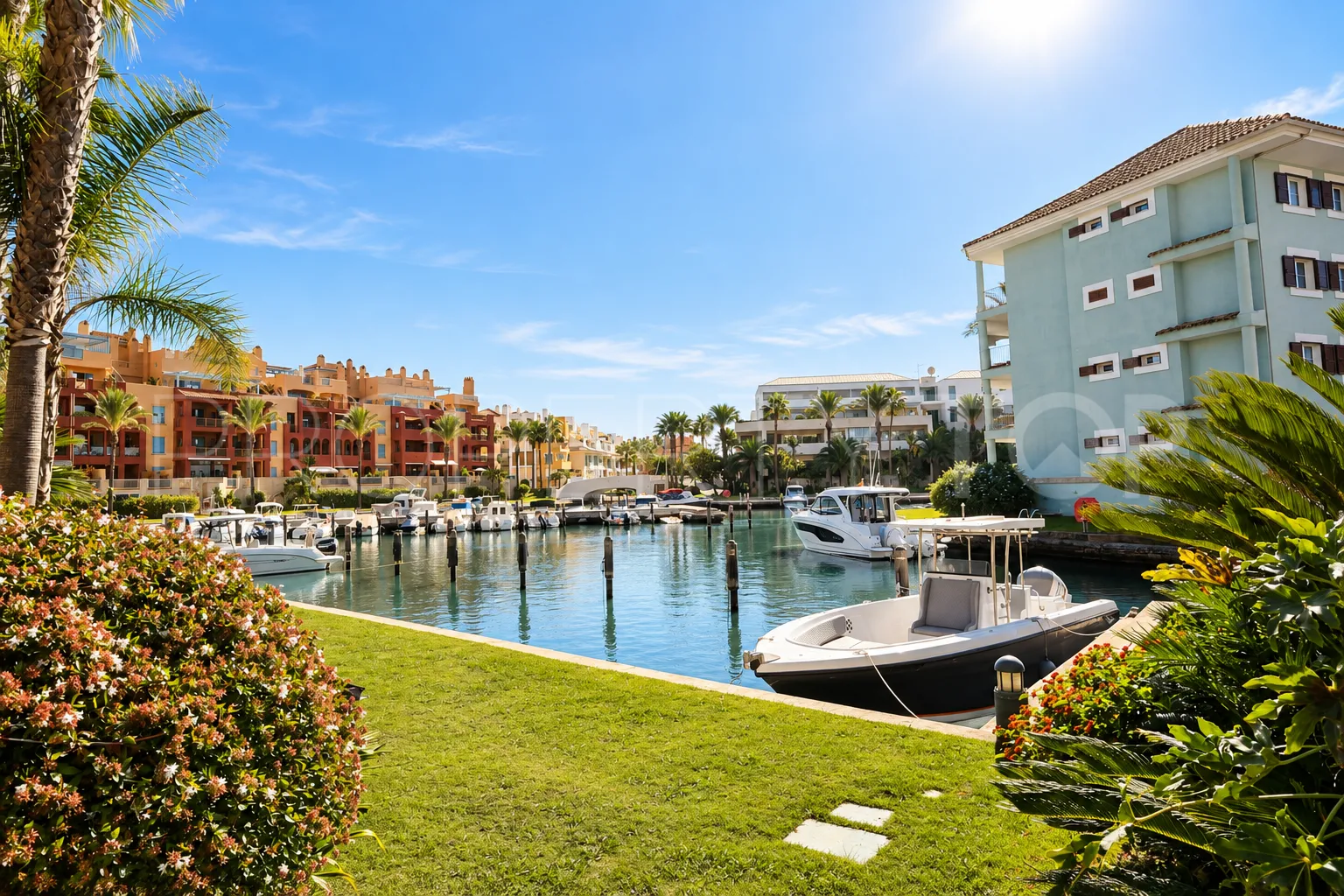 For sale apartment with 3 bedrooms in Sotogrande Puerto Deportivo