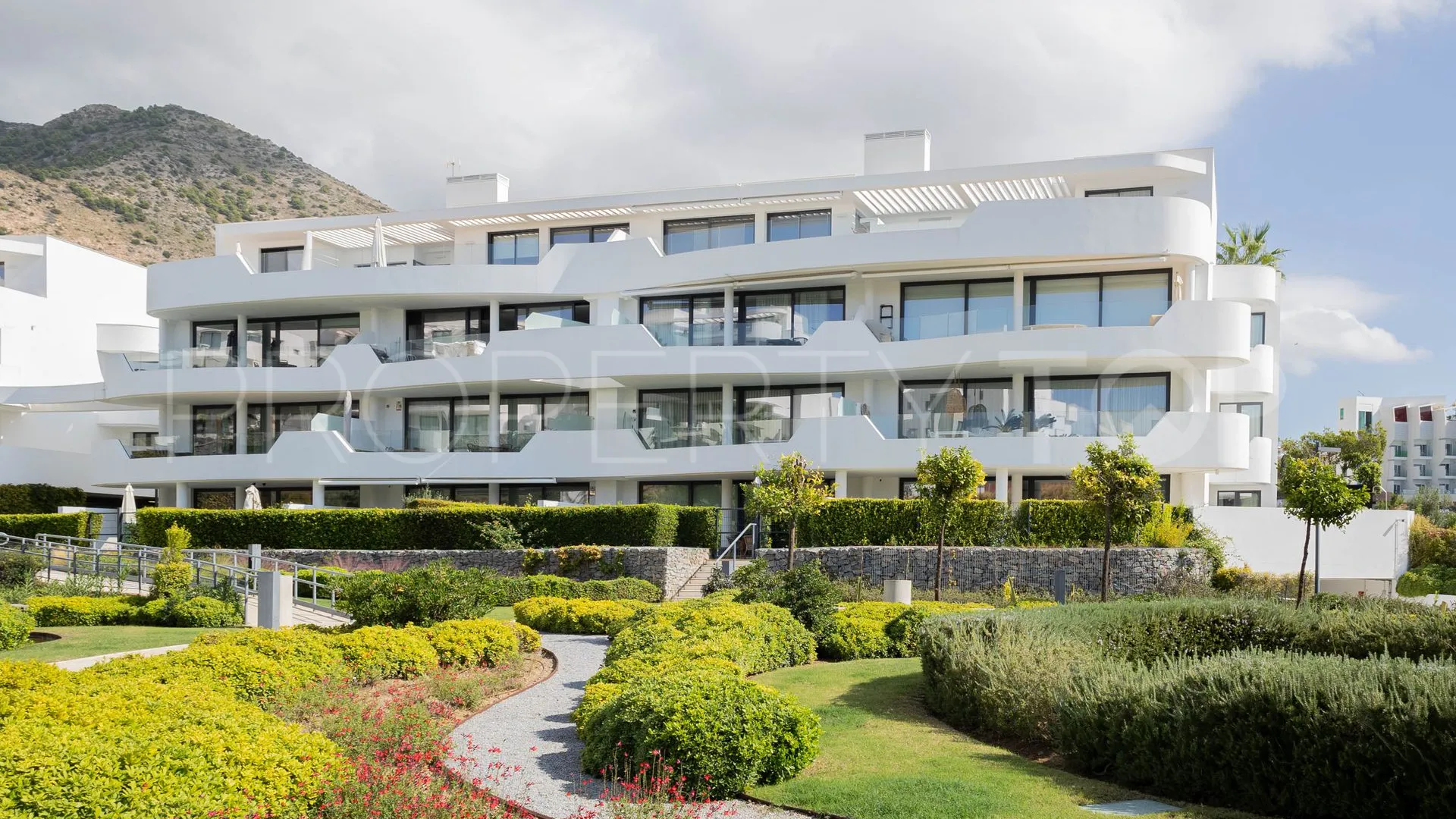 Buy 2 bedrooms penthouse in El Higueron
