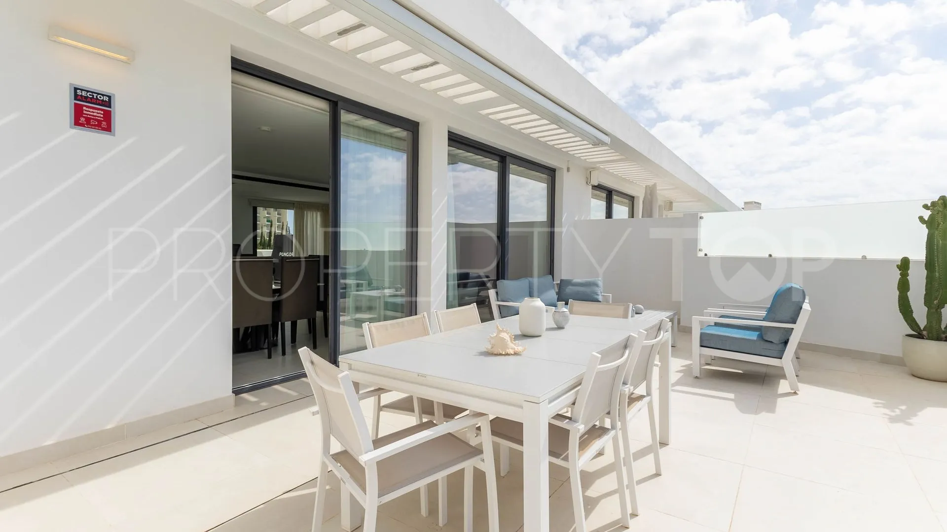 Buy 2 bedrooms penthouse in El Higueron
