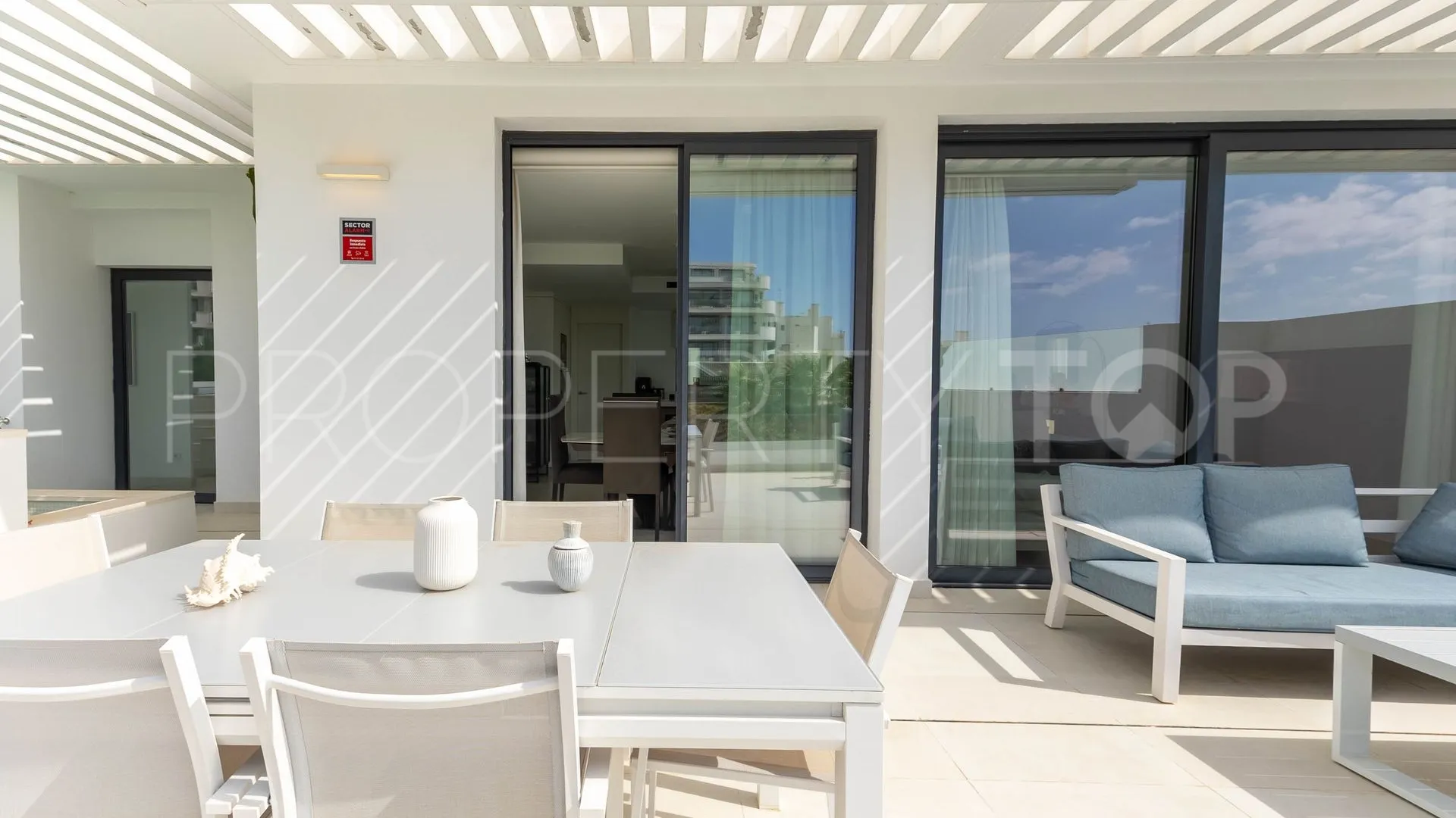 Buy 2 bedrooms penthouse in El Higueron