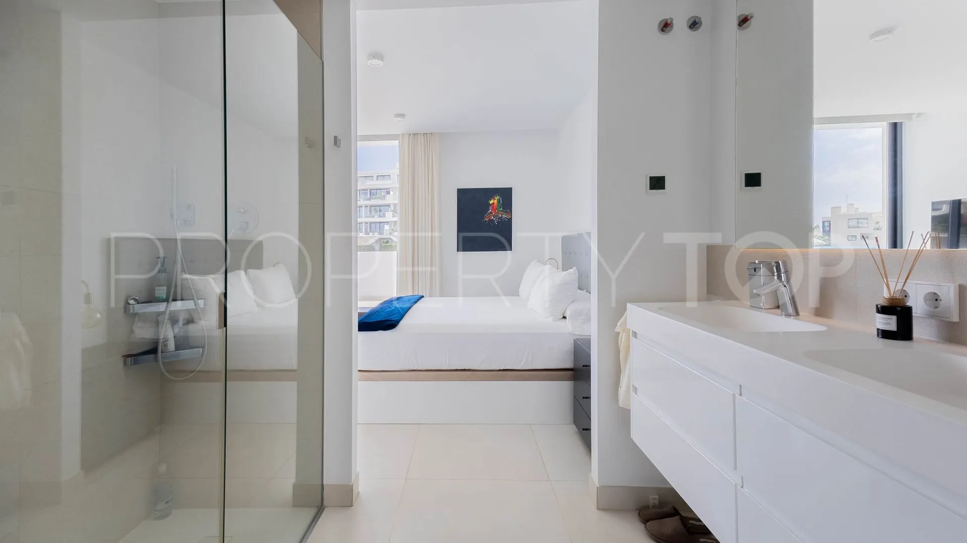 Buy 2 bedrooms penthouse in El Higueron