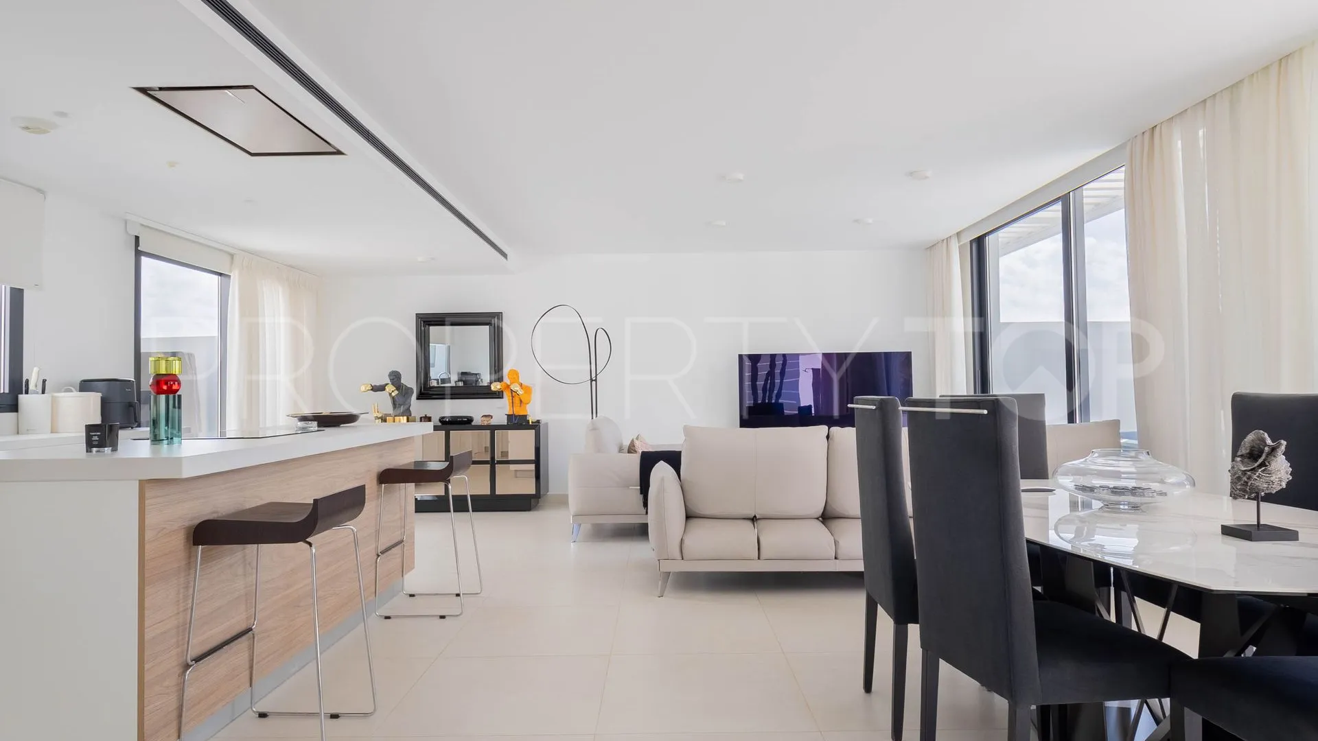 Buy 2 bedrooms penthouse in El Higueron