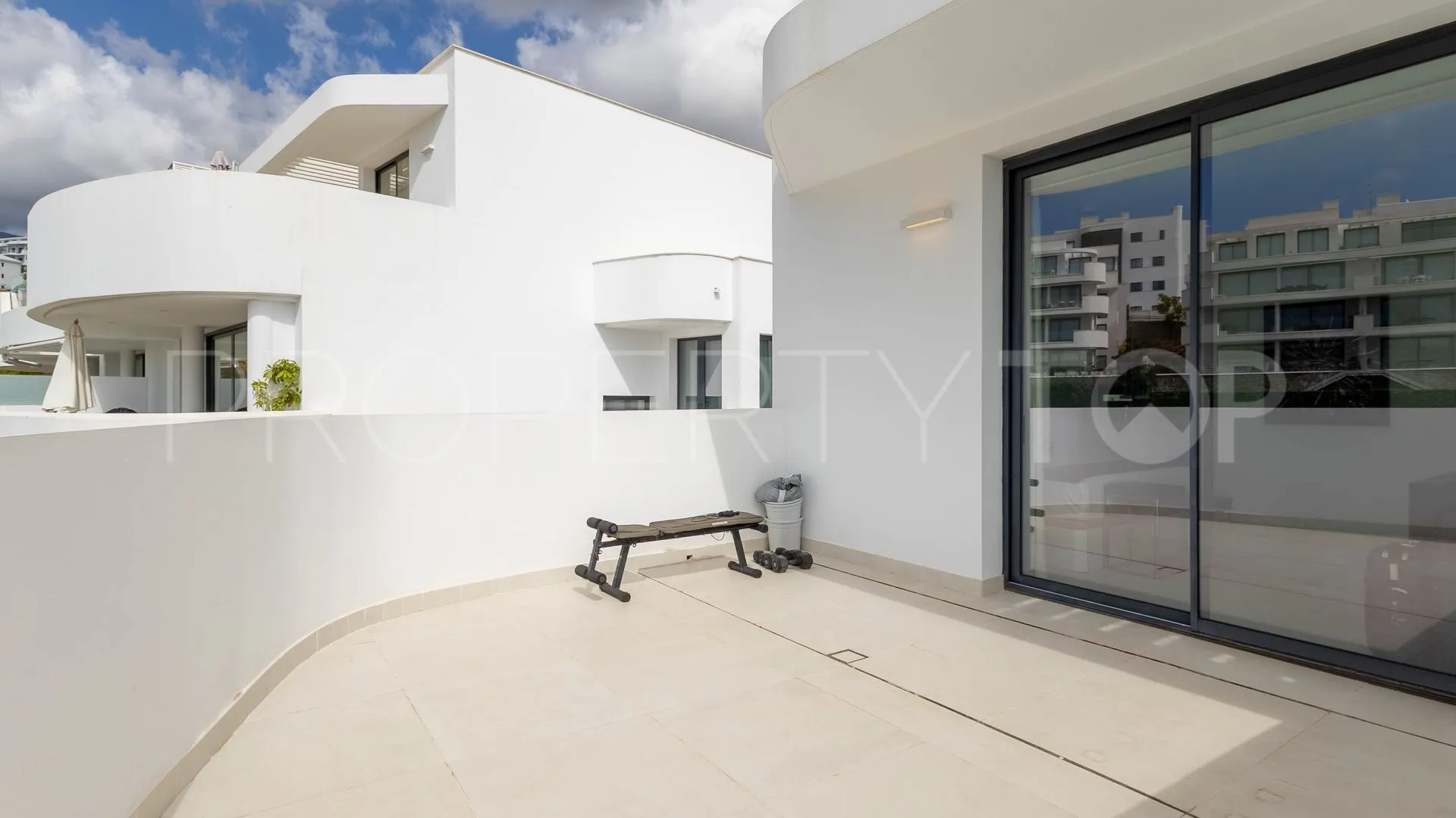 Buy 2 bedrooms penthouse in El Higueron