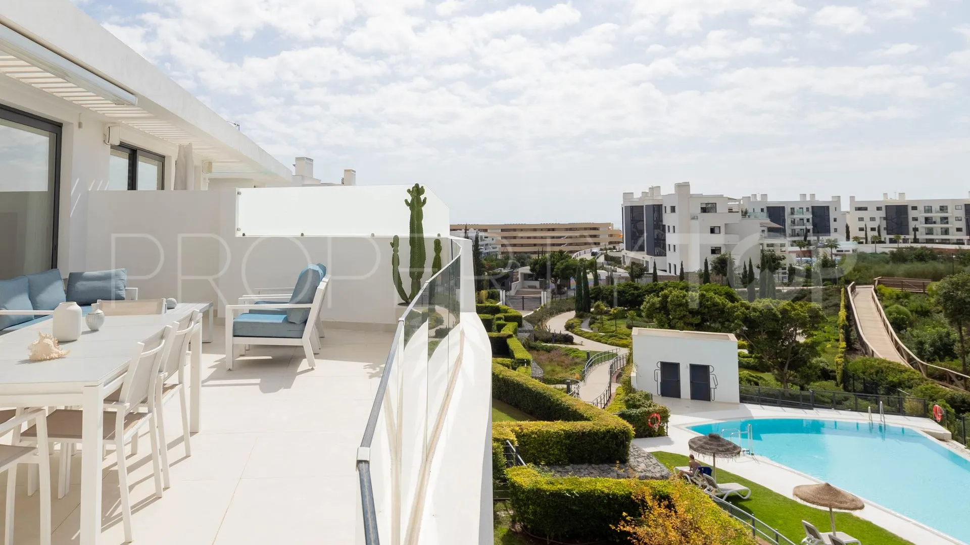 Buy 2 bedrooms penthouse in El Higueron