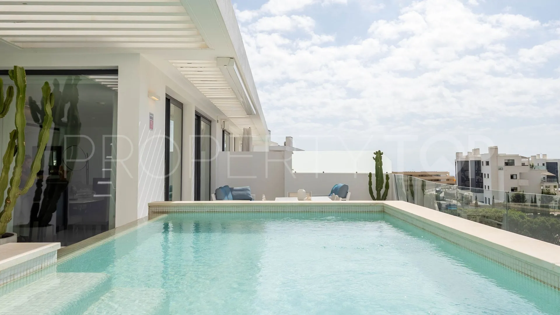 Buy 2 bedrooms penthouse in El Higueron