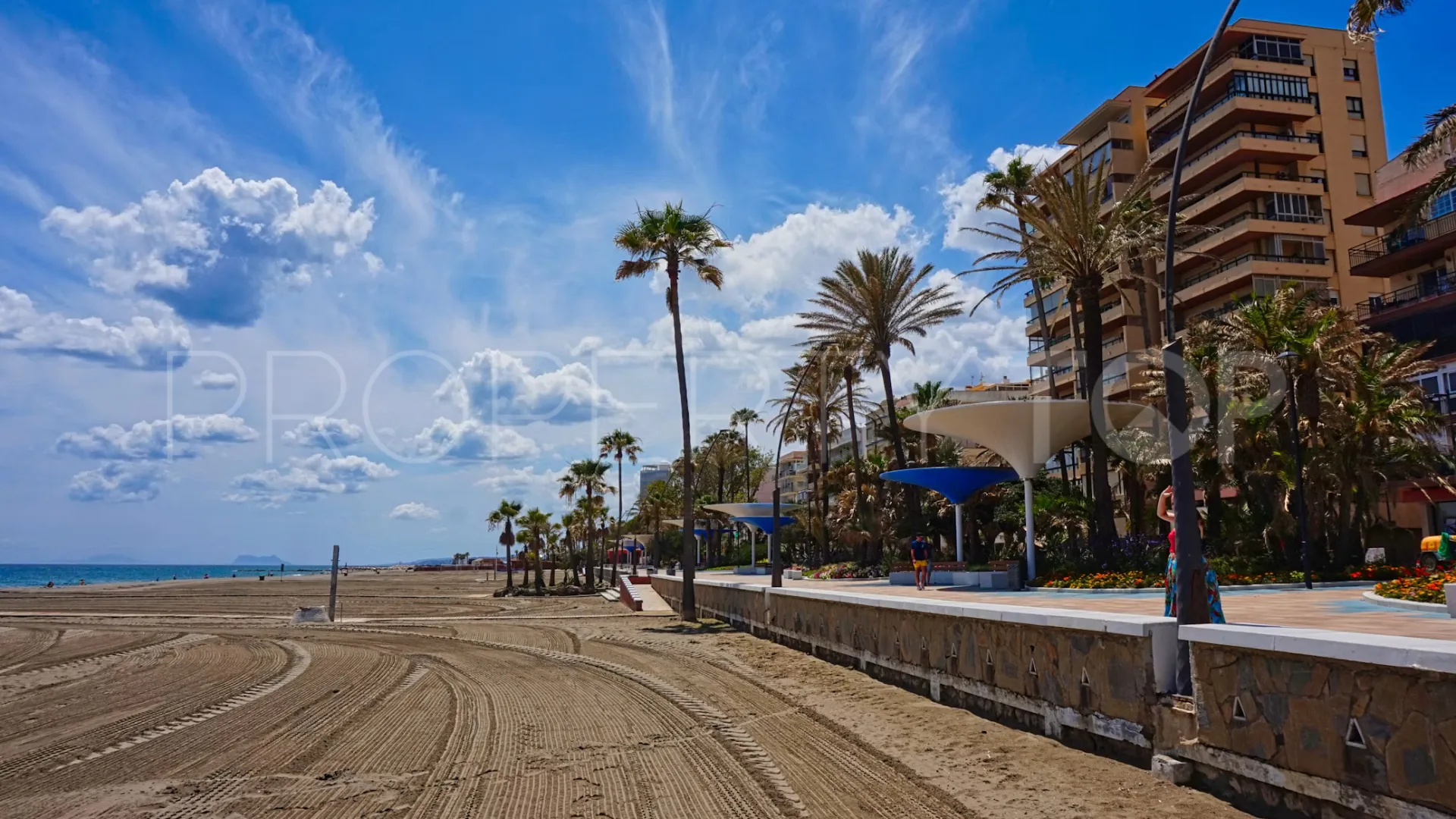 Buy 2 bedrooms penthouse in El Higueron