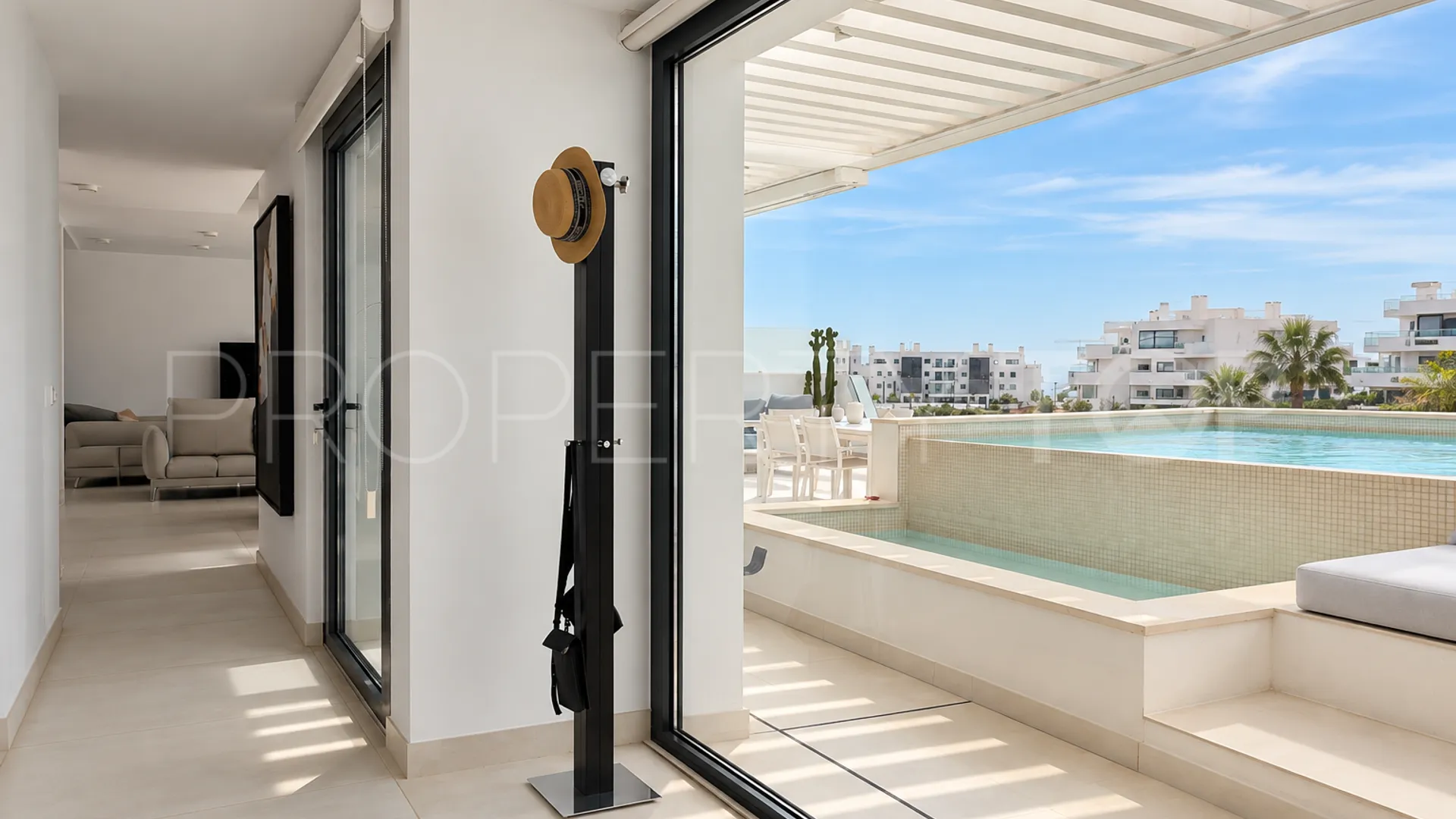 Buy 2 bedrooms penthouse in El Higueron
