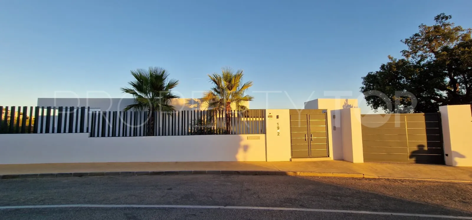 Villa de 4 dormitorios en venta en Los Altos de los Monteros