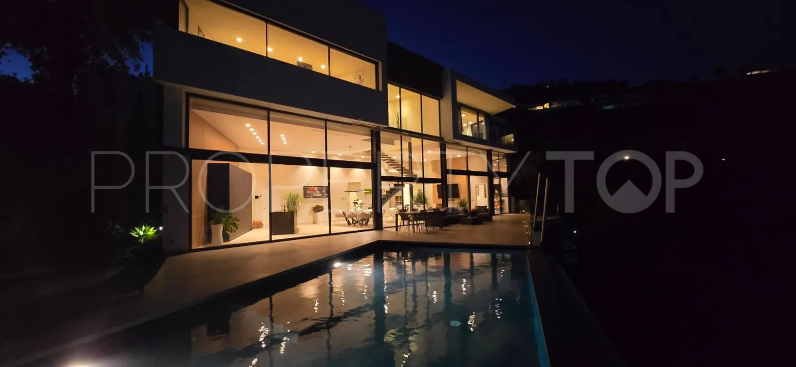 Villa de 4 dormitorios en venta en Los Altos de los Monteros