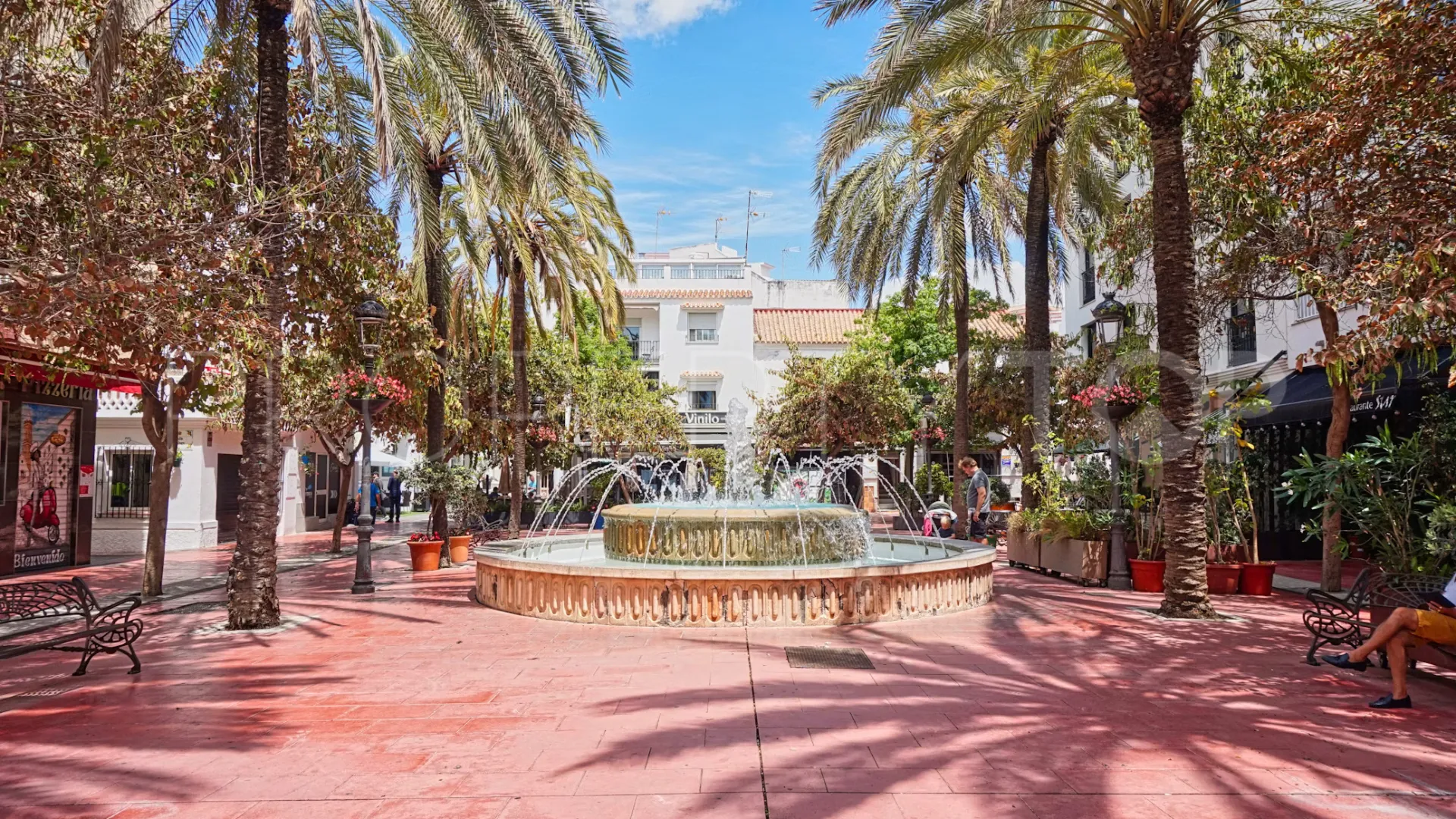 Villa de 4 dormitorios en venta en Los Altos de los Monteros