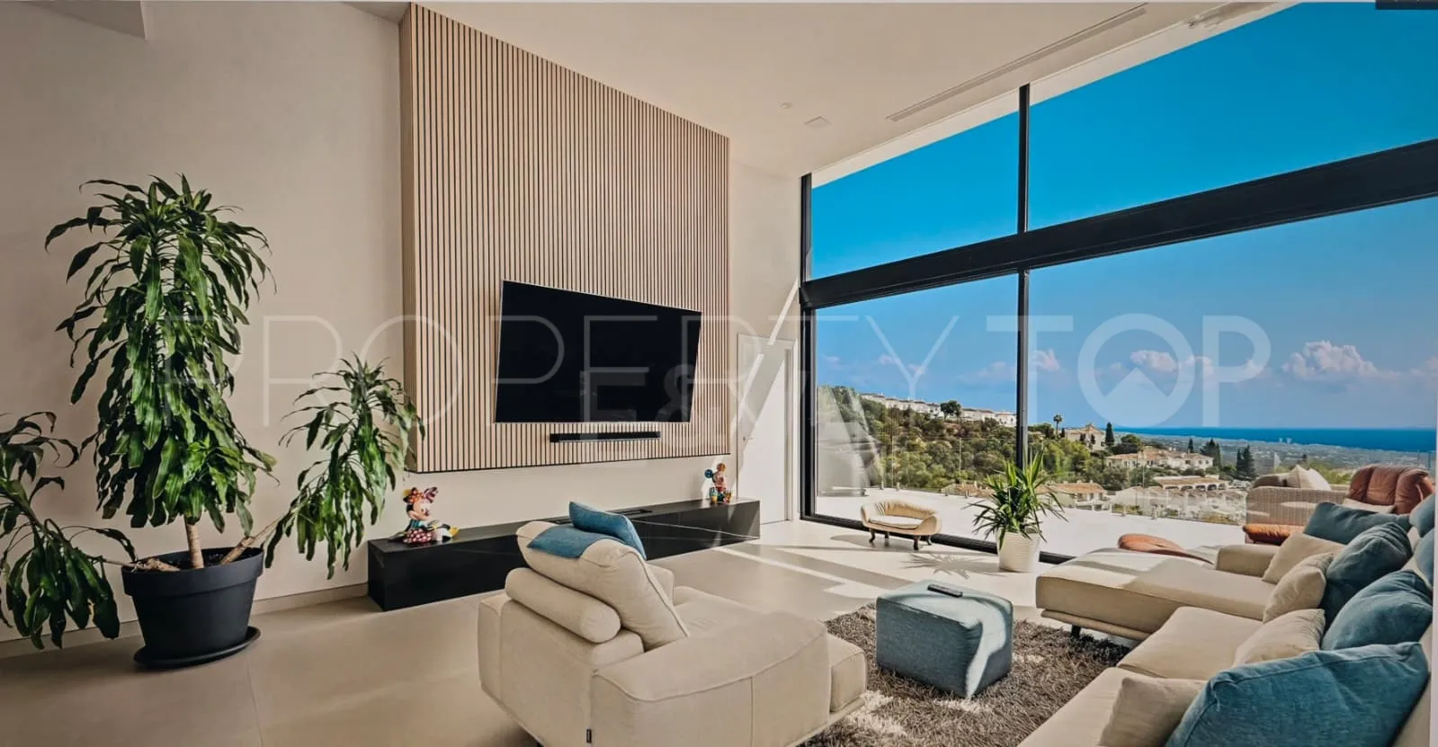 Villa de 4 dormitorios en venta en Los Altos de los Monteros