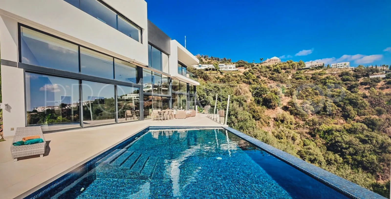 Villa de 4 dormitorios en venta en Los Altos de los Monteros