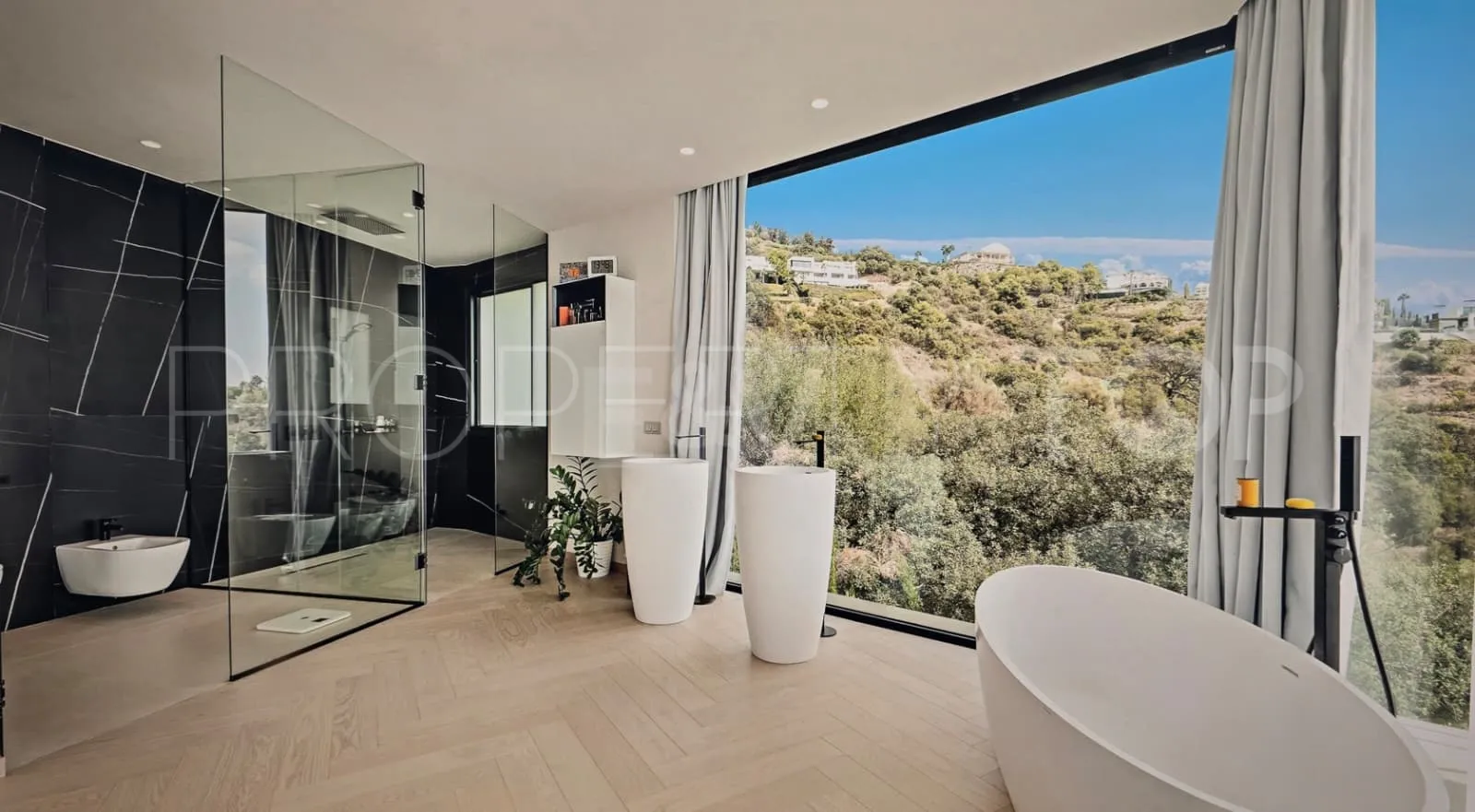 Villa de 4 dormitorios en venta en Los Altos de los Monteros