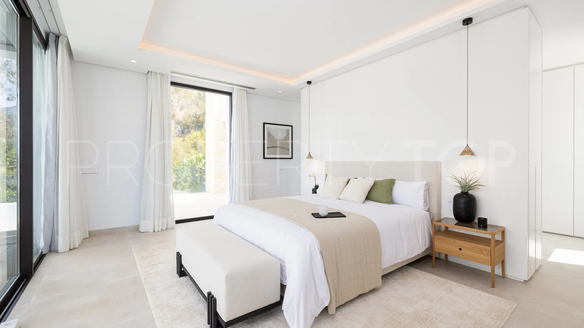 4 bedrooms villa in Marbella Golden Mile for sale