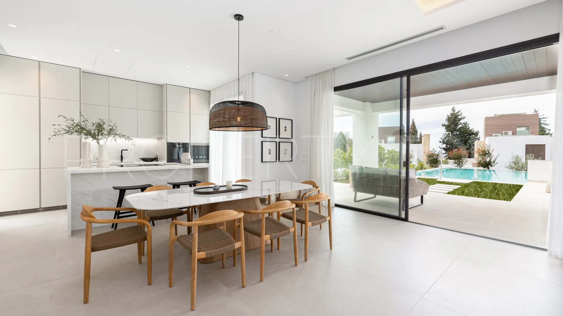 4 bedrooms villa in Marbella Golden Mile for sale