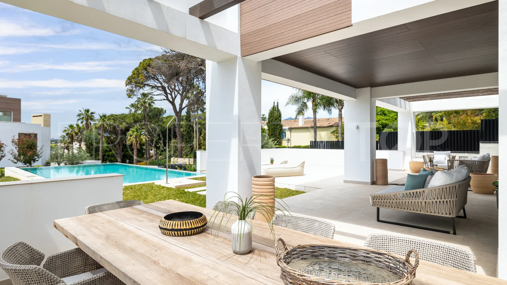 4 bedrooms villa in Marbella Golden Mile for sale