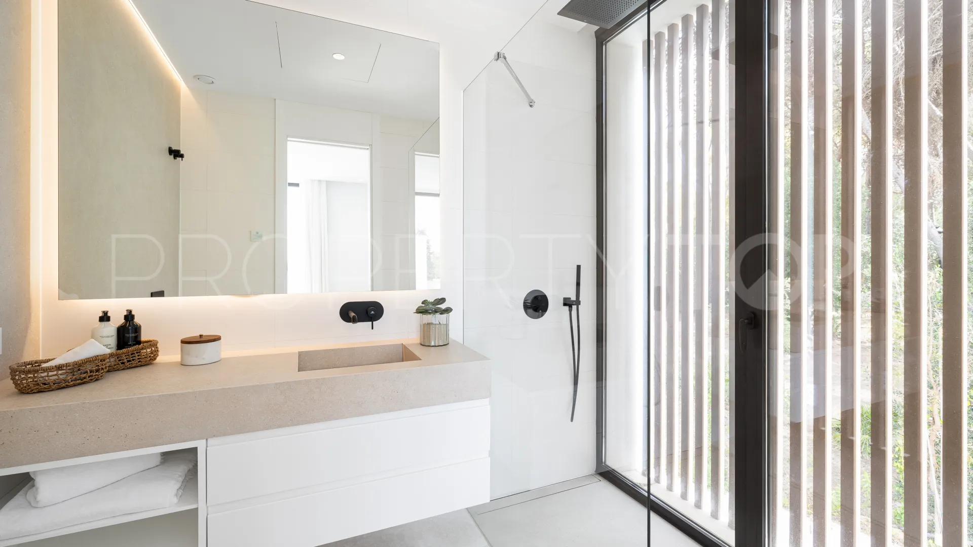 4 bedrooms villa in Marbella Golden Mile for sale