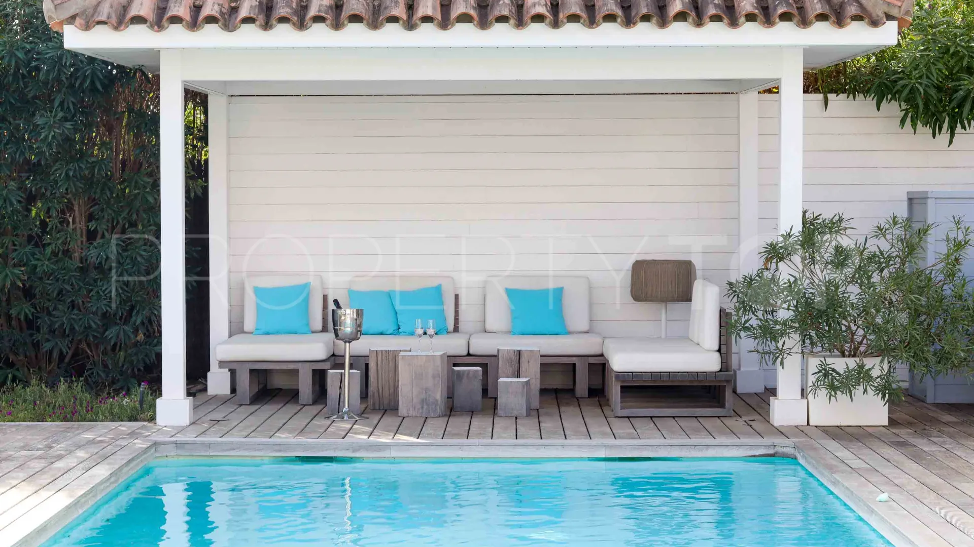 Benahavis, villa de 4 dormitorios a la venta