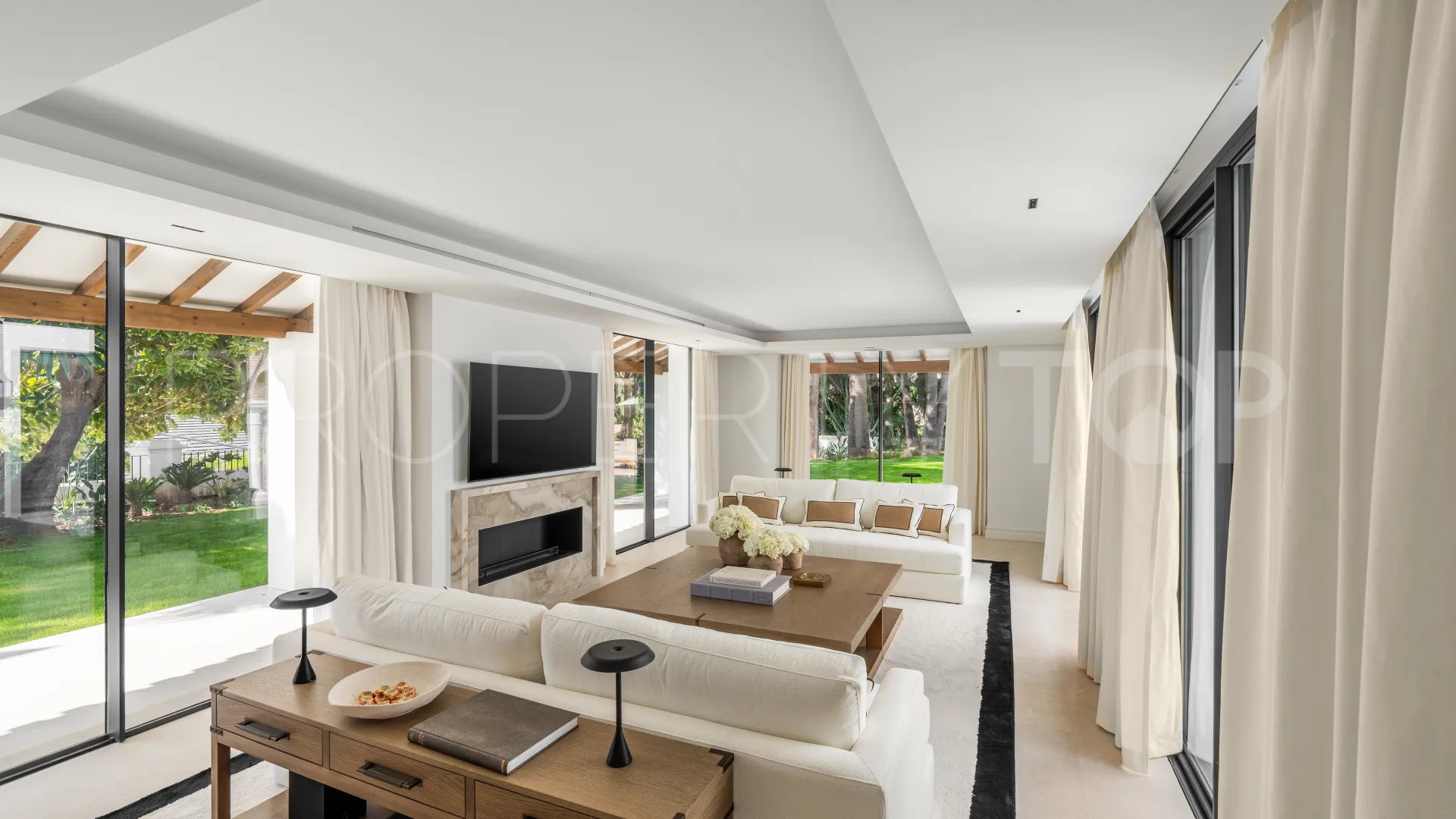 5 bedrooms Nueva Andalucia villa for sale