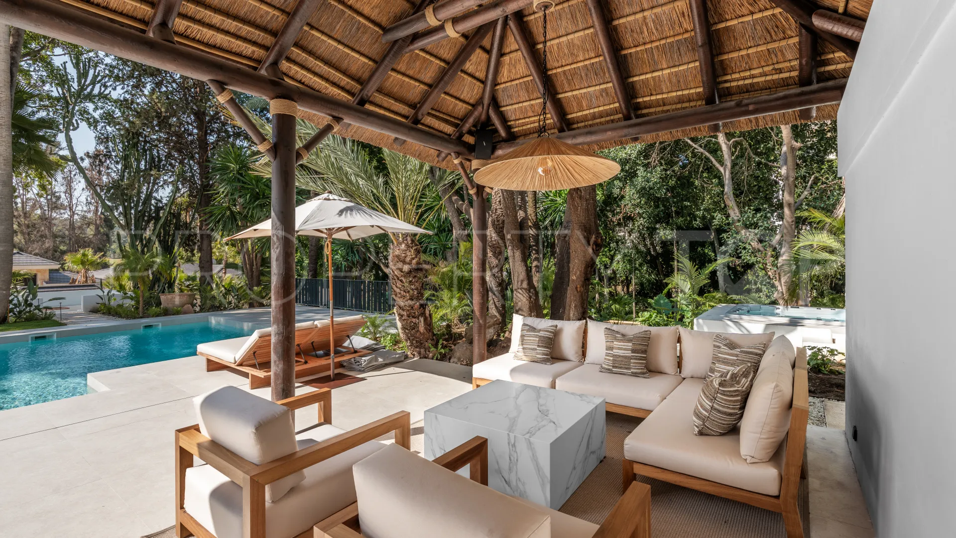 5 bedrooms Nueva Andalucia villa for sale